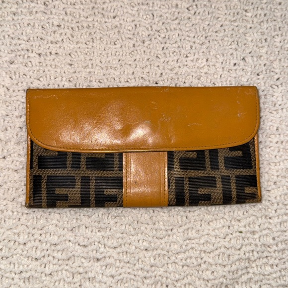 Fendi - Picture 6 of 6